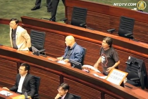 先辱後逐議員 行政立法兩首挨批