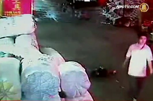 佛山驚聞2歲童躺血泊 十多路人不救
