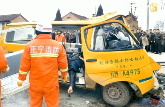 【禁聞】甘肅黑校車釀成慘禍 民眾怒責政府