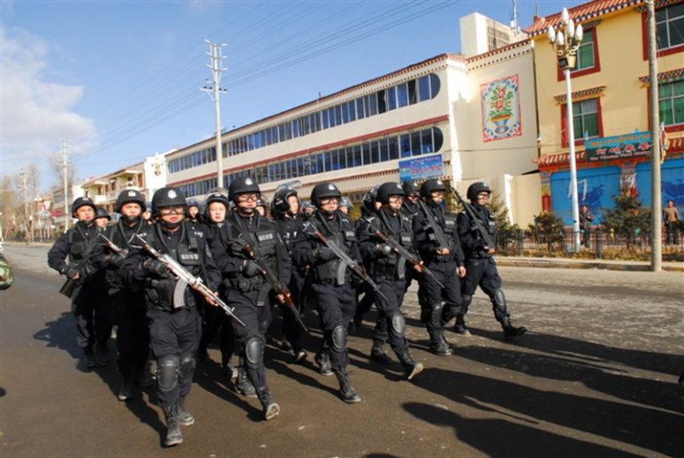 中共加強管控藏區 外媒採訪遭拘留