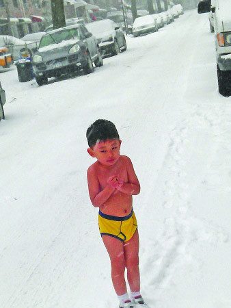 4歲娃雪地裸跑「鷹爸」魔鬼訓練遭質疑（視頻）