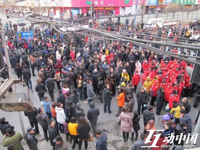 網爆：遼寧盤錦市民舉標語封路幾小時盼領導