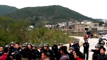 梅州數百村民堵水泥廠 警血腥鎮壓