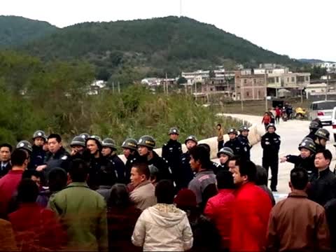 梅州數百村民堵水泥廠 警血腥鎮壓