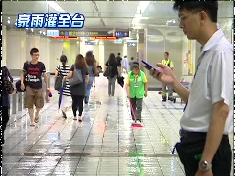 北市傾盆大雨 上班交通亂糟糟