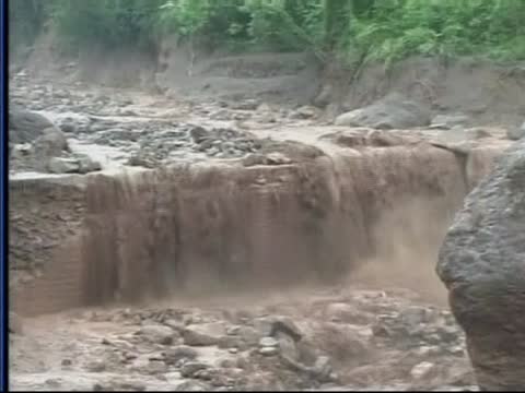 四川寧南縣泥石流致3死38失蹤