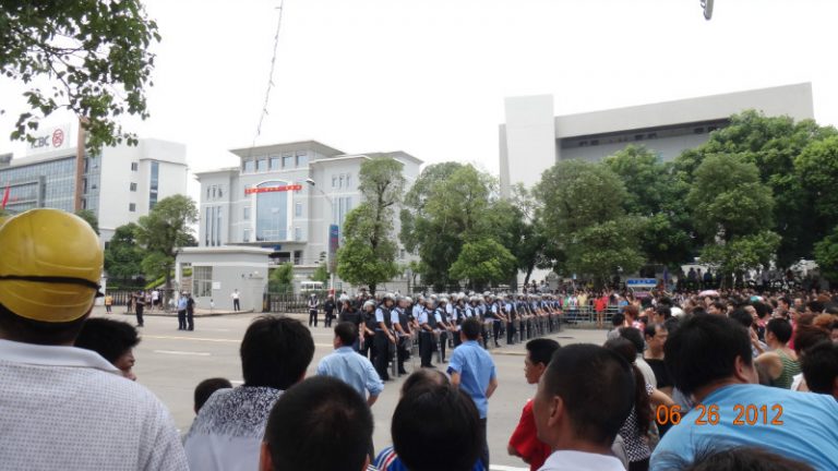 中山萬民衝突加劇 警察見人就打傷無數