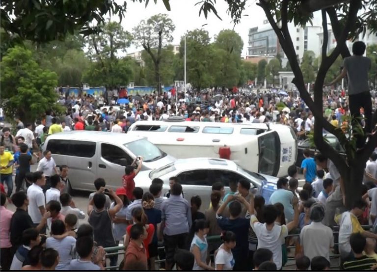 中山民工包圍鎮政府  道路戒嚴與千警對峙