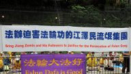 港法輪功向胡車隊展示法輪大法好