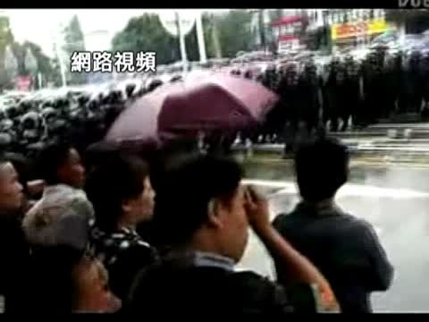 什邡市政府前仍有家屬聚集要人