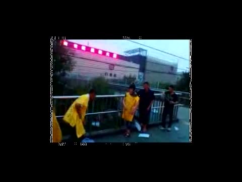 福建訪民伸冤無門 美使館前“告洋狀”