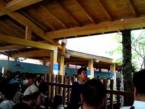 陸官遊長白山 萬人受困抗議封山