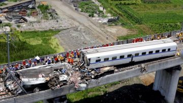 【今日點擊】外溫內冷的動車事故一週年