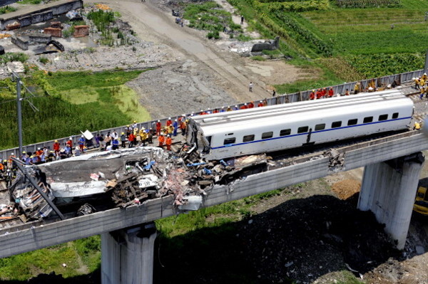 【今日點擊】外溫內冷的動車事故一週年