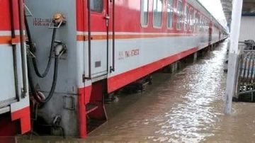 大陆城市逢雨成泽国 祸根在于体制