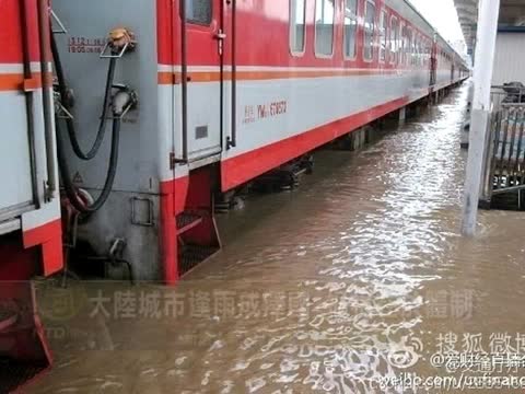 大陆城市逢雨成泽国 祸根在于体制