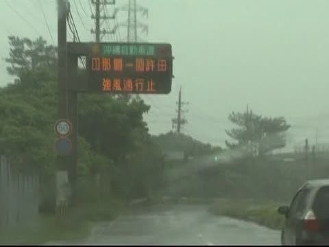 強颱「布拉萬」侵襲日本沖繩