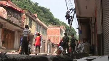 救援受阻 彝良地震81人遇难