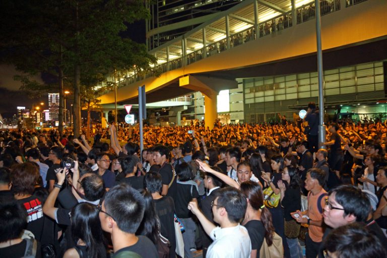 港反洗腦升級擬罷課 促梁振英下臺