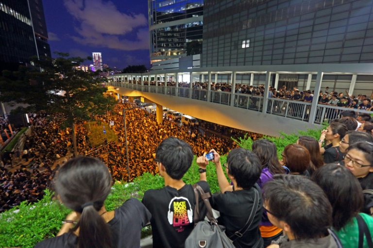 【禁聞】香港學生絕食越三日 似民運  非6.4