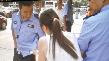 長沙交警暴力拖行女車主 誤會？（視頻）