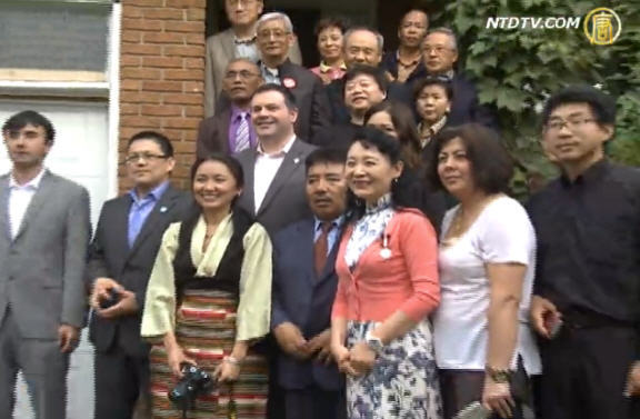 加移民部長與流亡人士共度中秋