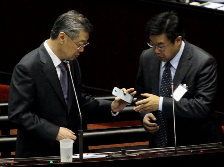 臉書風波 行政院發言人胡幼偉致歉
