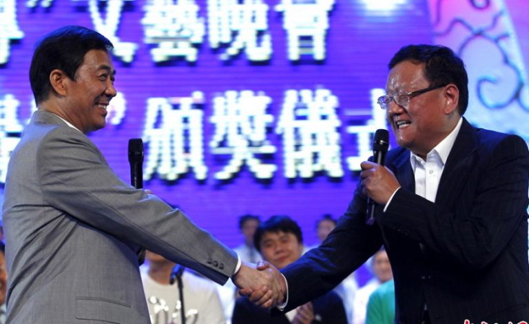 刘长乐薄熙来同台唱红歌被网友翻炒