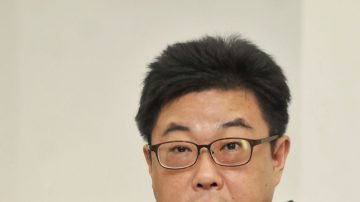 行政院发言人胡幼伟请辞获准