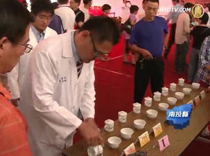 露天茶席黃金品茗 南投茶博人潮湧入