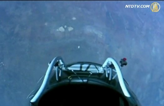 超越音速太空跳傘 奧男破多項記錄