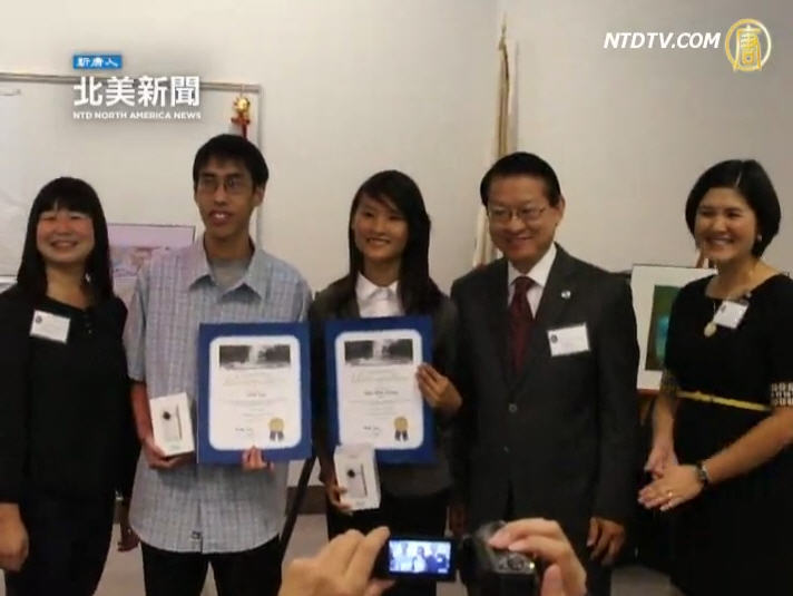 加州議員為反虐待繪畫比賽頒獎