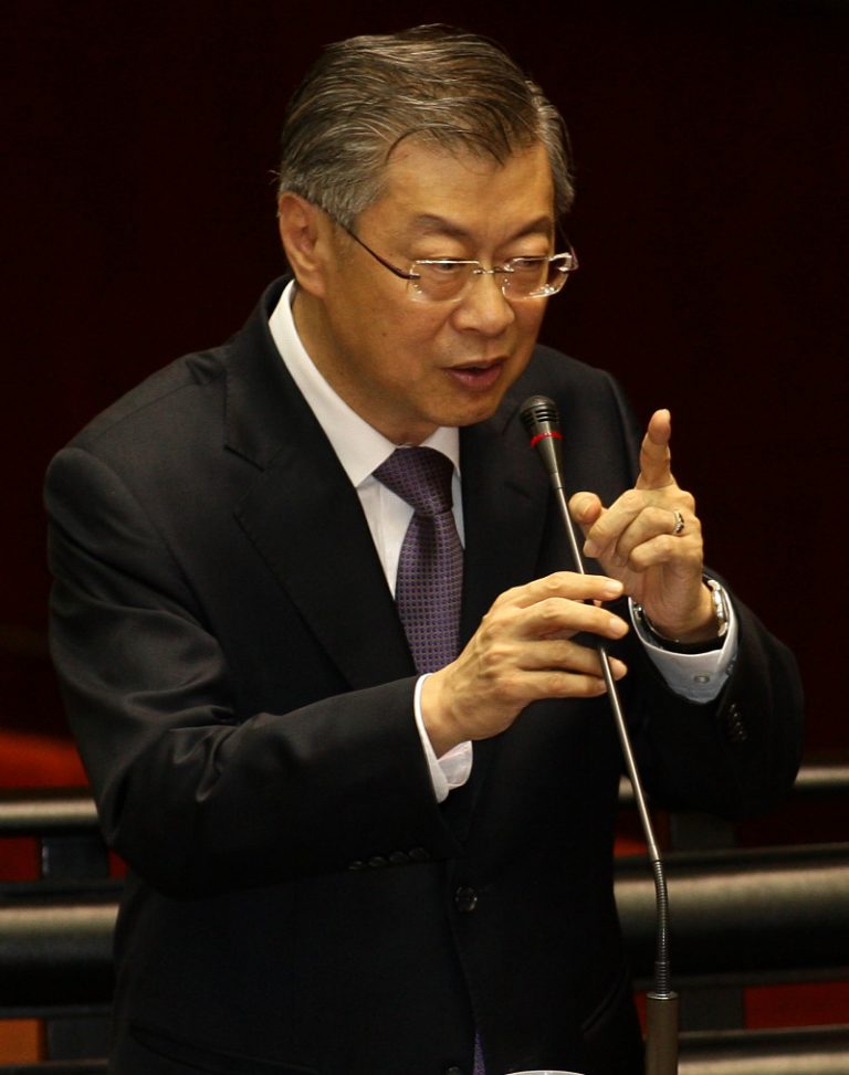 陳(沖)：年終金必須每年檢討