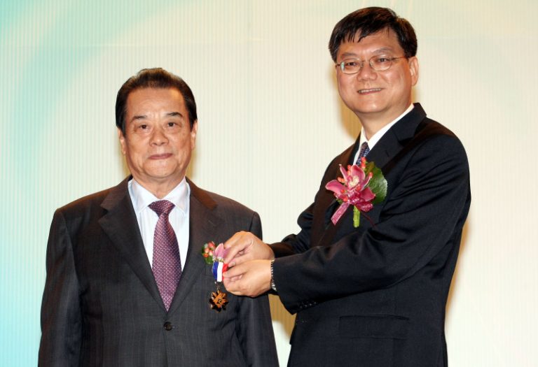 陳武雄獲頒經濟專業獎章