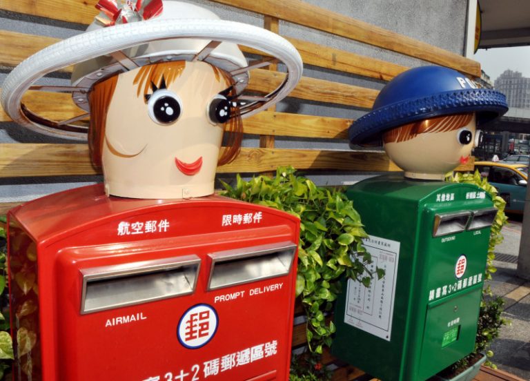郵差寶寶郵筒酷  與新娘搶鏡頭