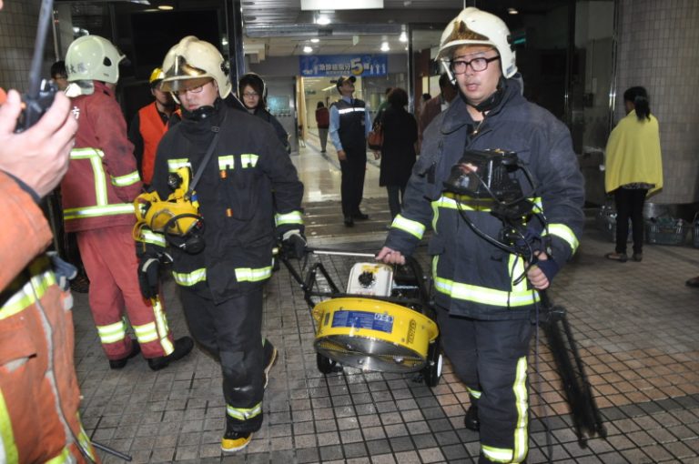 亞東醫院機房火警 6人轉院