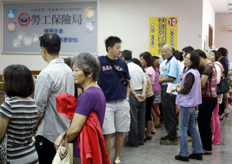 立院三讀 勞保給付逾期加利息