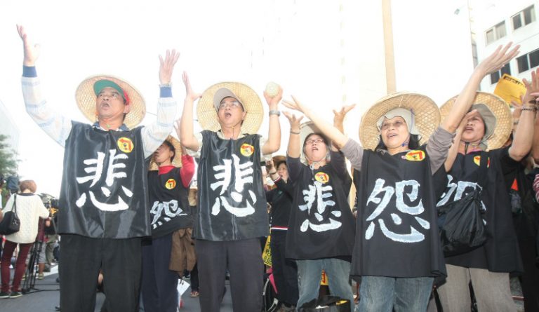 秋鬥人民向左轉遊行  千警維安