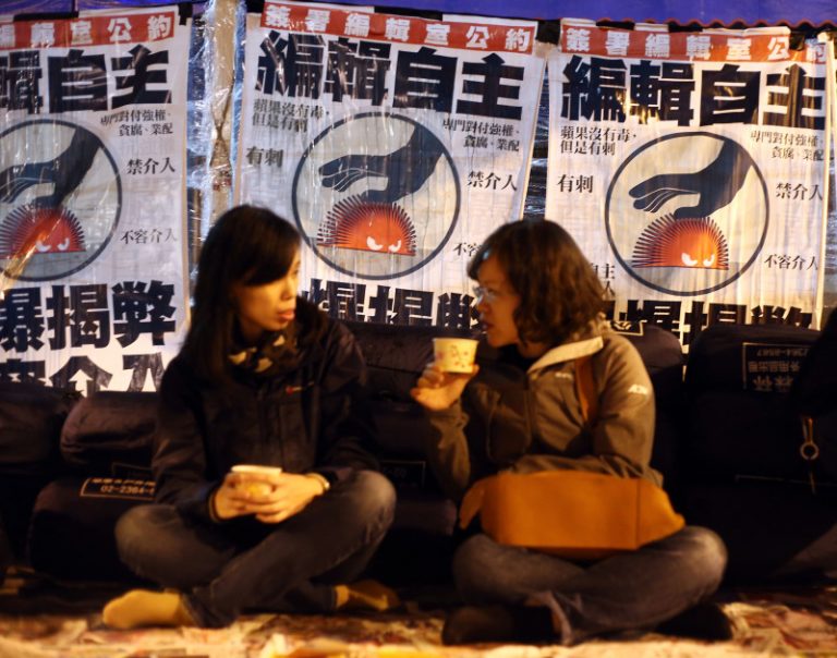 反媒體壟斷  各團體持續靜坐