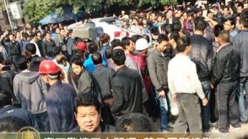 廣西警撞死人開溜 萬民圍觀燒警車