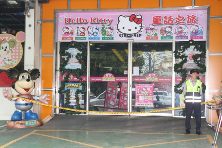 疑遭利刃割喉  男童陳屍廁所