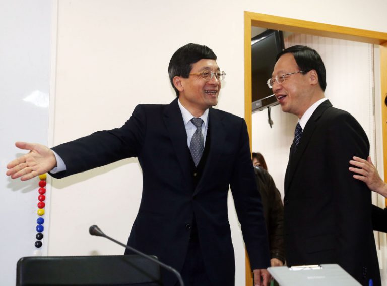 江宜樺：政院年終金立場不變