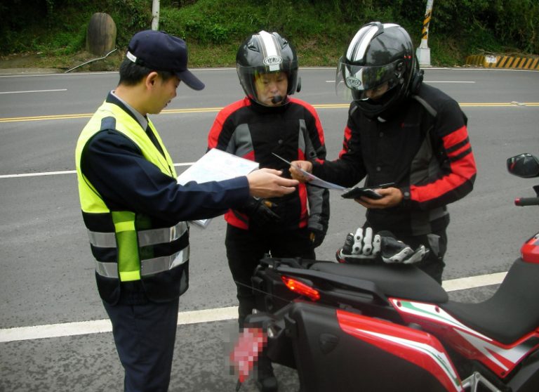 台3線苗栗重機多  警柔性勸導