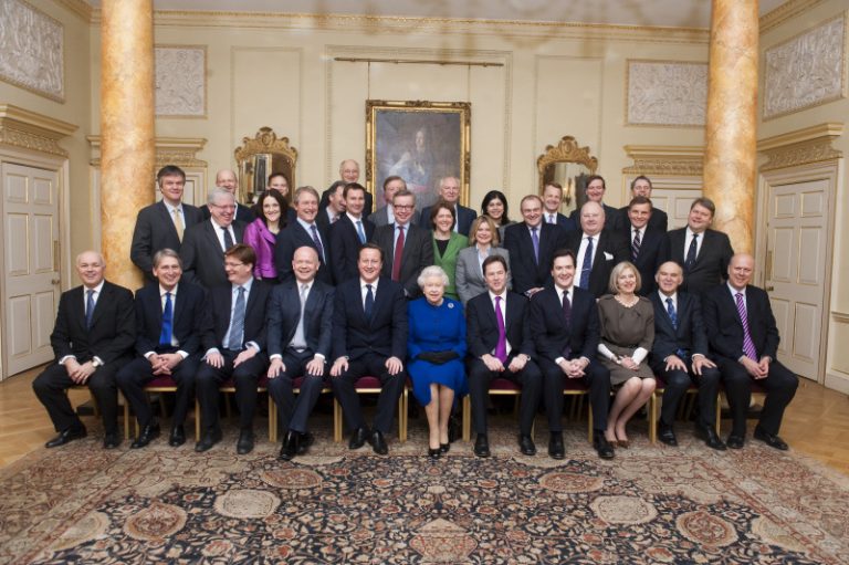 英女王首度參加內閣會議