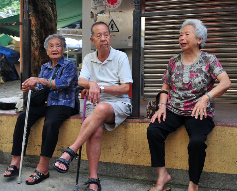 【禁聞】養老金雙軌制 收支缺口日益擴大
