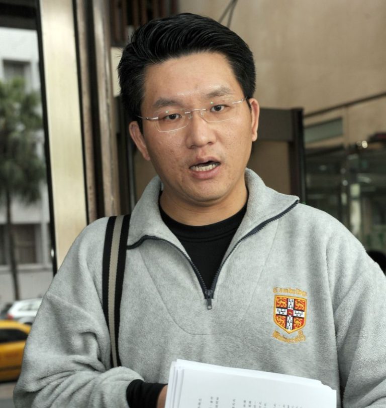送鑽戒風波  童仲彥稱有所本