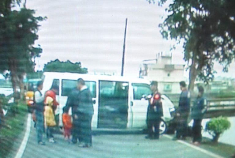 宜蘭特教交通車撞樹  7人輕傷