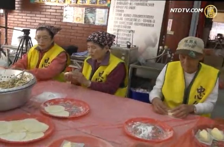 臺南佳里志工3000顆菜粿送弱勢