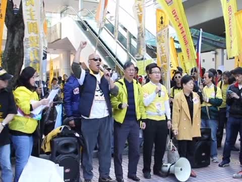 港倒梁示威堵路 警清場拘9人