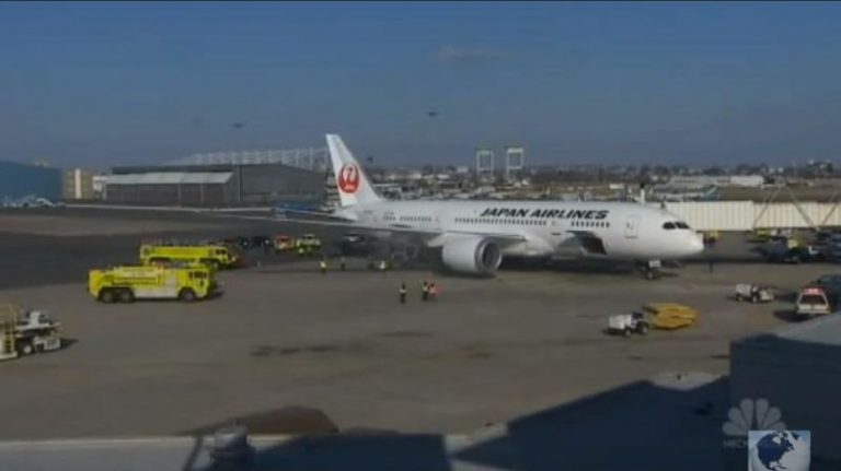 日航最新客機在美冒煙  無人傷
